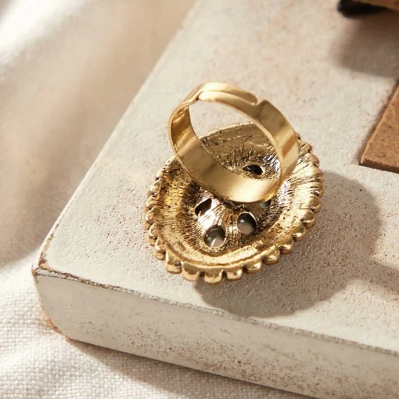 Gemstone Decor Ring with Rhinestone Details - Picture 4 of 5